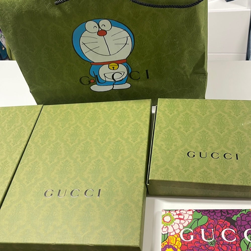 GUCCI boxes, shopping bag and book
